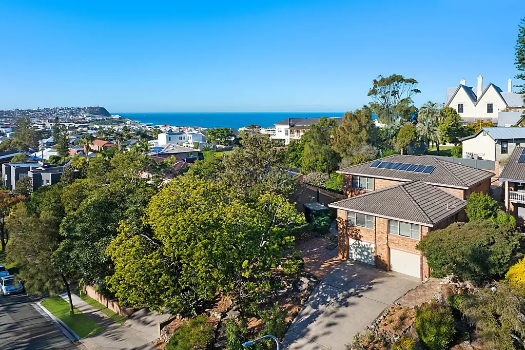 Merewether 4ਬੈੱਡਰੂਮ Coastal Lifestyle Meets Value-Add Potential in Family Favourite Location