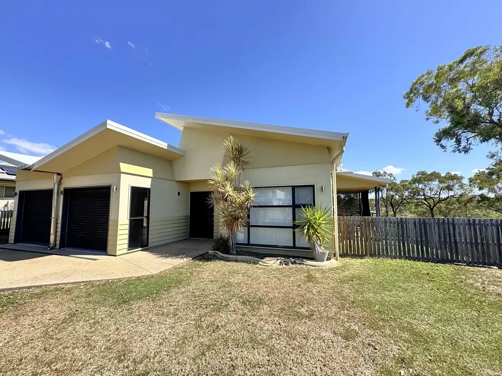 Spacious Home with Bushland Views & Two Large Entertaining D