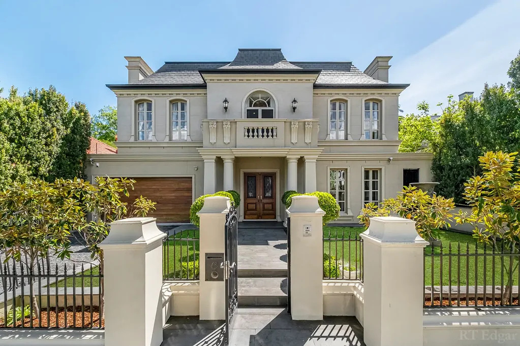 Canterbury 6房 法式省府建筑 品味精致生活 闪光泳池惊艳水景 黄金一英里位置 Miele厨房大理石 全配备娱乐设施 豪华六卧六卫 欧洲橡木地板 步行可达学校商圈 Golden Mile Majesty with Design Perfection