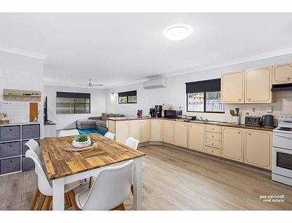 1 & 2/304 Halford Street, Frenchville, Fitzroy, 5 rūma, 2 rūma horoi, Apartment