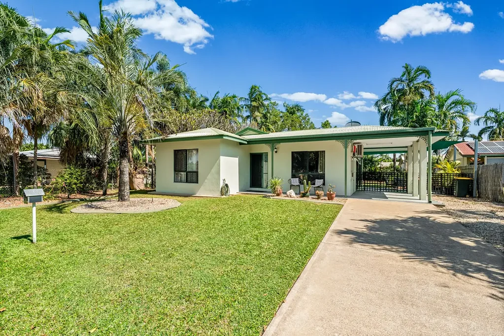 Bakewell 3कमरा Spacious Family Home with Powered Shed in a Prime Bakewell Location