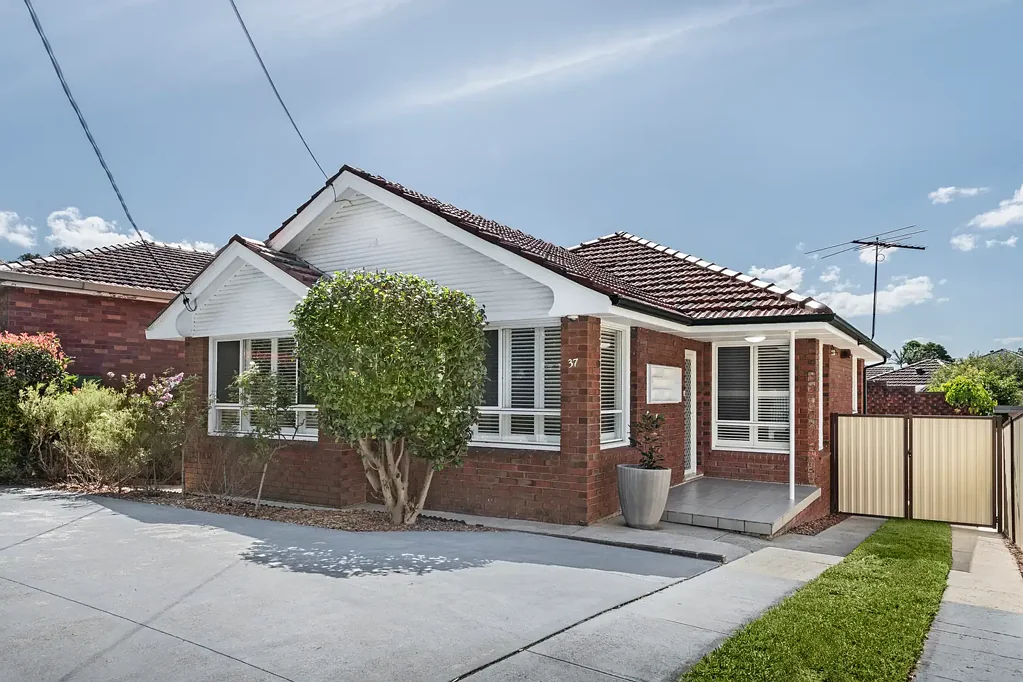 37 Moorefields Road, Kingsgrove, NSW 2208