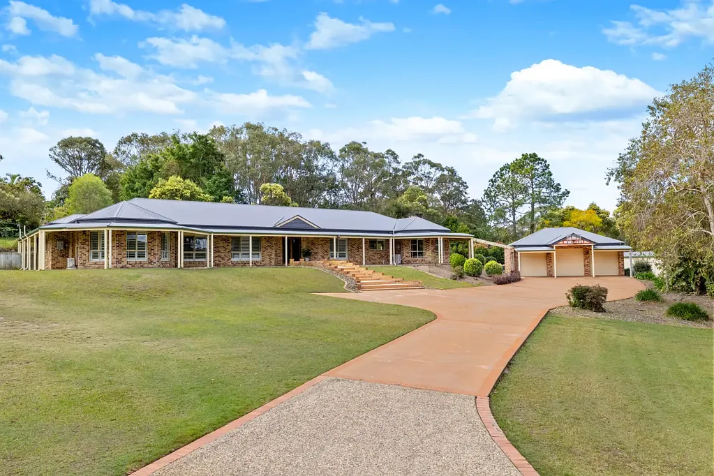 Capalaba 5 Bedroom EXCLUSIVE ACREAGE LIFESTYLE, MODERN RENOVATIONS & DUAL LIVING