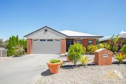 15 Lorimer Dr, Eastwood