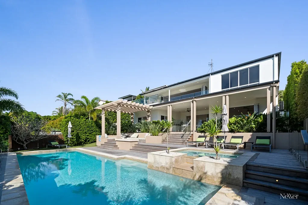 Sunrise Beach 5 Bedroom Lifestyle & Design Magnificence: Elevation, Light, Views!