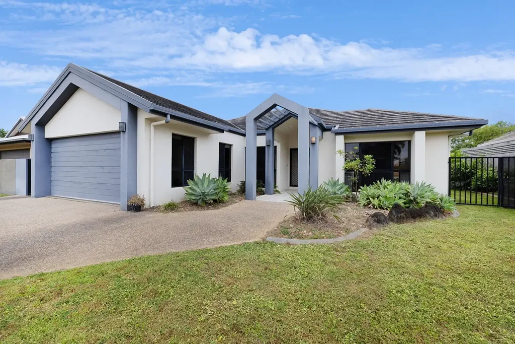 Mount Louisa 4 Bedroom 🌞 Sunlit Spaces, Smart Layout & Serene Location – Discover Life at 2 Canthium Court MOUNT LOUISA