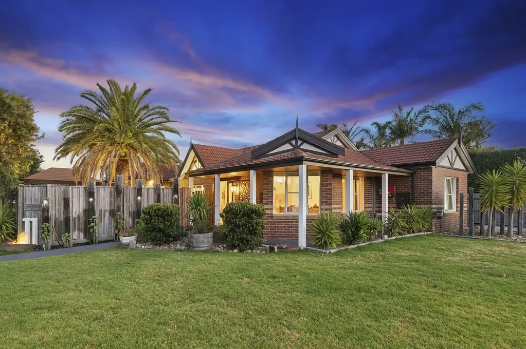 Somerville 5Kwarto The Brief: Renovated Family Excellence on a 954sqm Corner Allotment