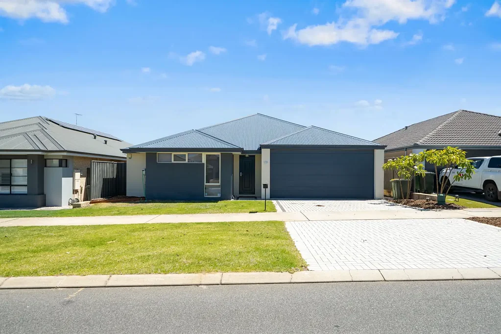 273 Lake Valley Drive, Lakelands, WA 6180