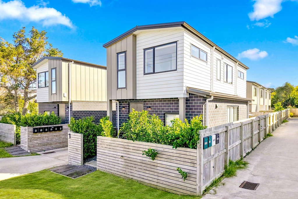 Hillcrest 3 Bedroom Near New, Modern Living, Prime Location
