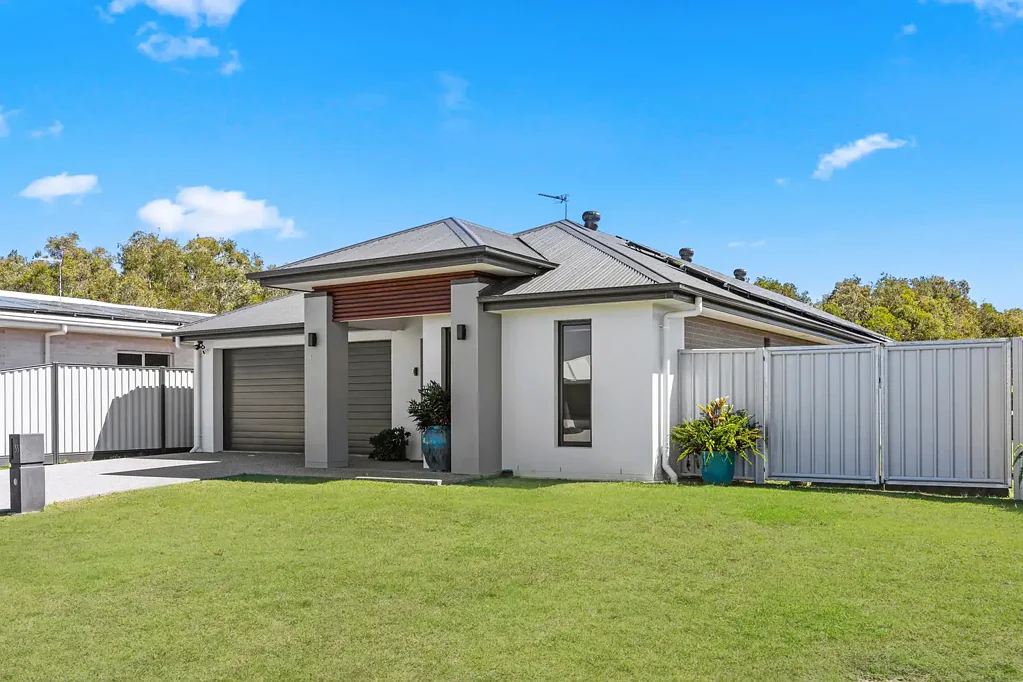 Urraween 4部屋 STUNNING!  4 BED X 3 LIVING AREAS X 2 BATH X 2 CAR!  BUILT 2023 BY CORAL HOMES.