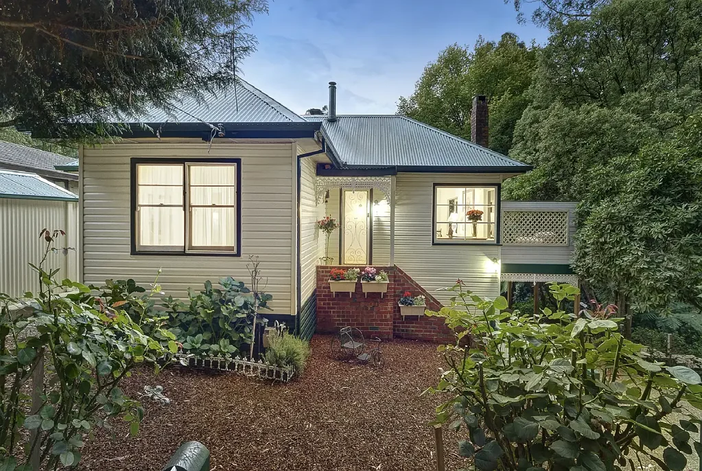 CHARMING KALLISTA RETREAT - SHORT TERM RENTAL UNTIL 1ST FEBRUARY 2027