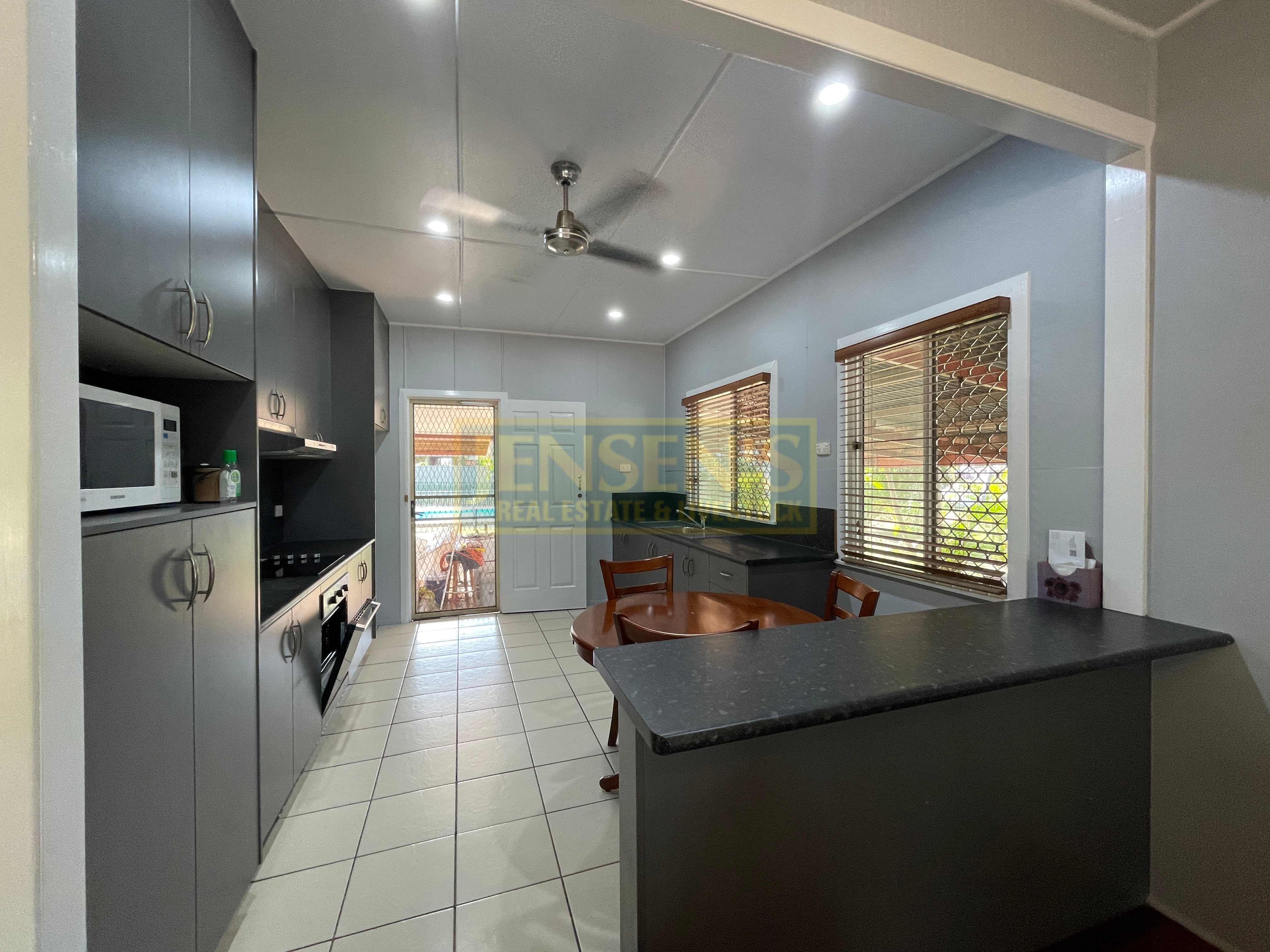 8 CHURCHILL ST, RICHMOND HILL QLD 4820, 0房, 0浴, House