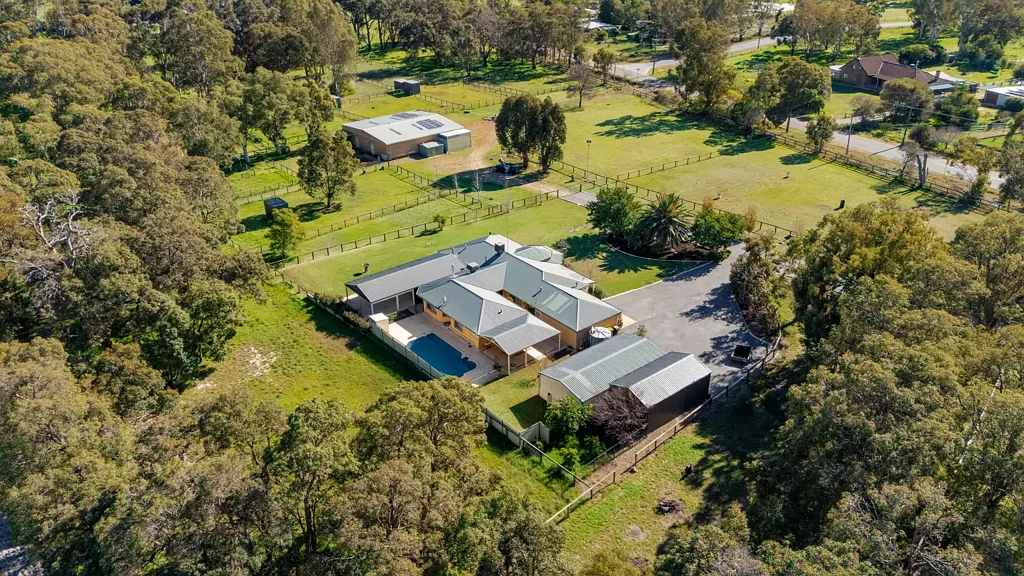 Serpentine 5房  Supreme equestrian estate on 8 acres