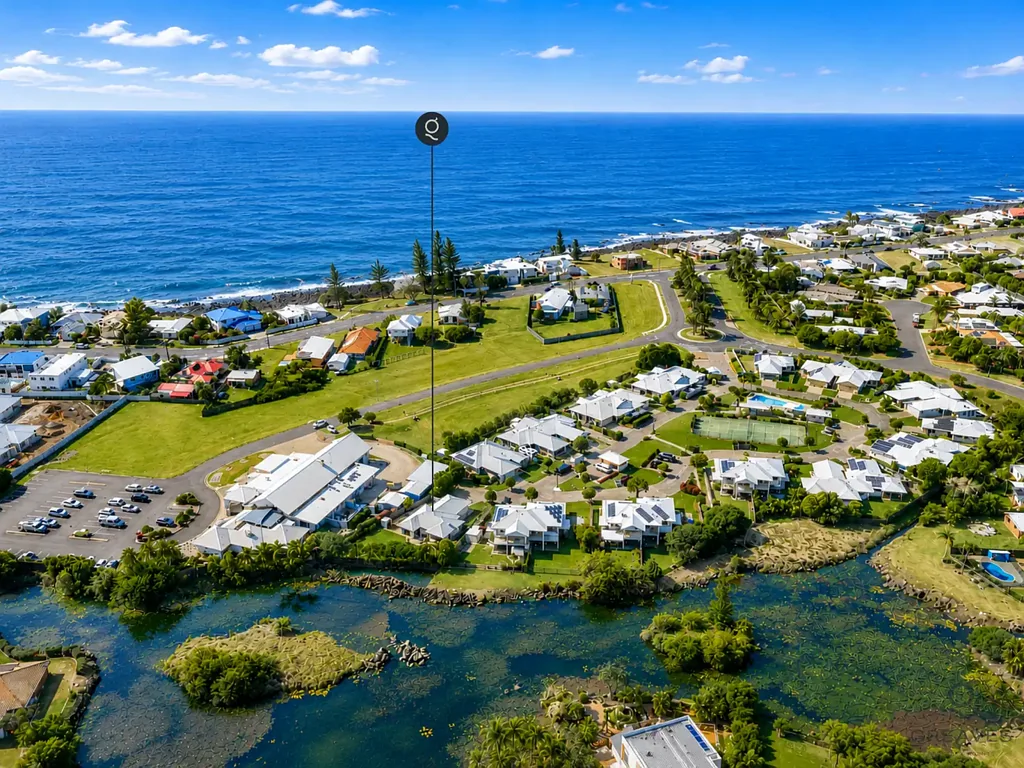 Bargara 3房  Peaceful Lake Views. Pool. Tennis Court.