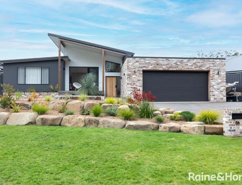 36 Brookwater Crescent, Mollymook Beach, NSW 2539, 4 Bedrooms, 3 Bathrooms, House