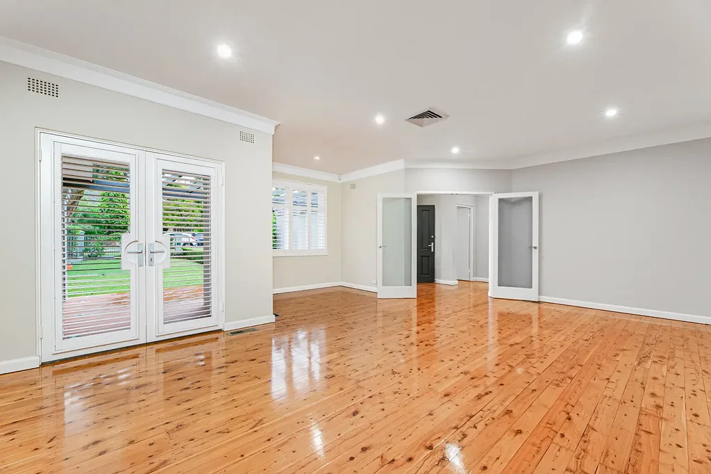 SINGLE LEVEL MODERN FAMILY HOME WITH NORTH EAST BACKYARD IN PRESTIGIOUS AND CONVENIENT LOCATION