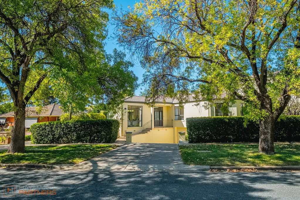 Yarralumla 3Phòng ngủ Elegance in a sought after location