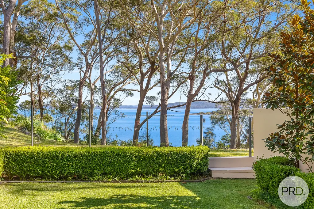 Soldiers Point 4房  Coastal Luxury With Tranquil Reserve Outlook