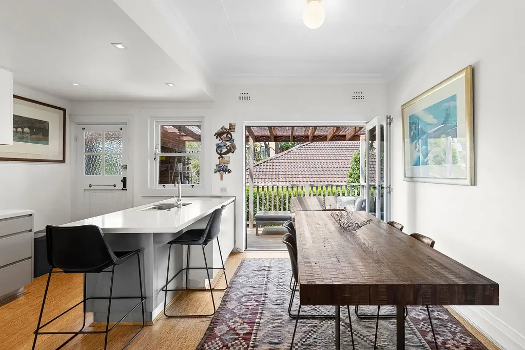 Elegant Harbourside Apartment