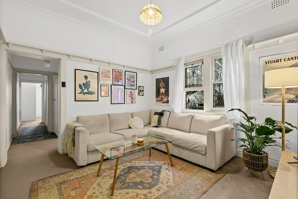 Lovely two bedroom Art Deco apartment