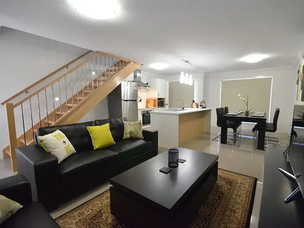 West Gladstone 3部屋 FULLY FURNISHED EXECUTIVE LIVING WITHIN WALKING DISTANCE TO THE CBD