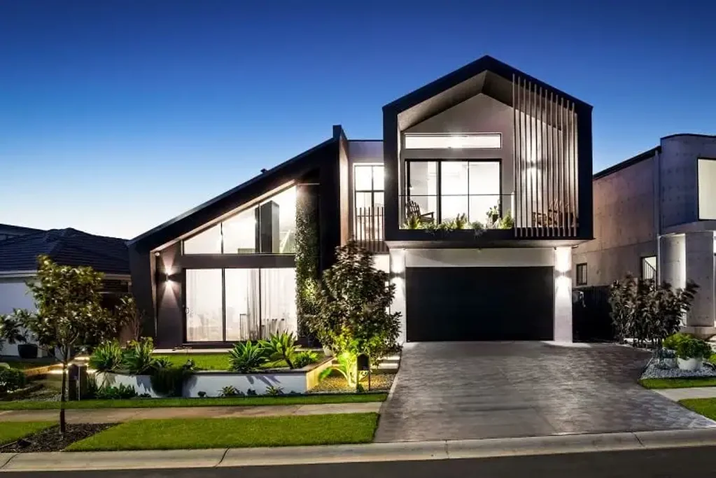 Gregory Hills 6침실 CUSTOM BUILT MASTERPIECE WITH DUAL-LIVING IN GREGORY HILLS!