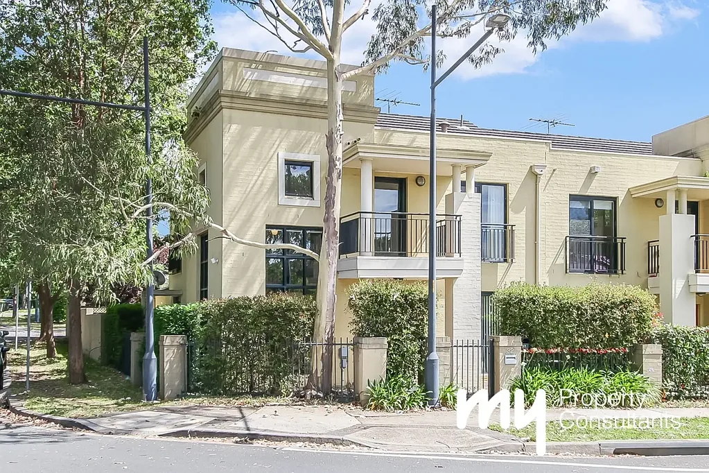 32 Parkside Crescent, Campbelltown, NSW 2560