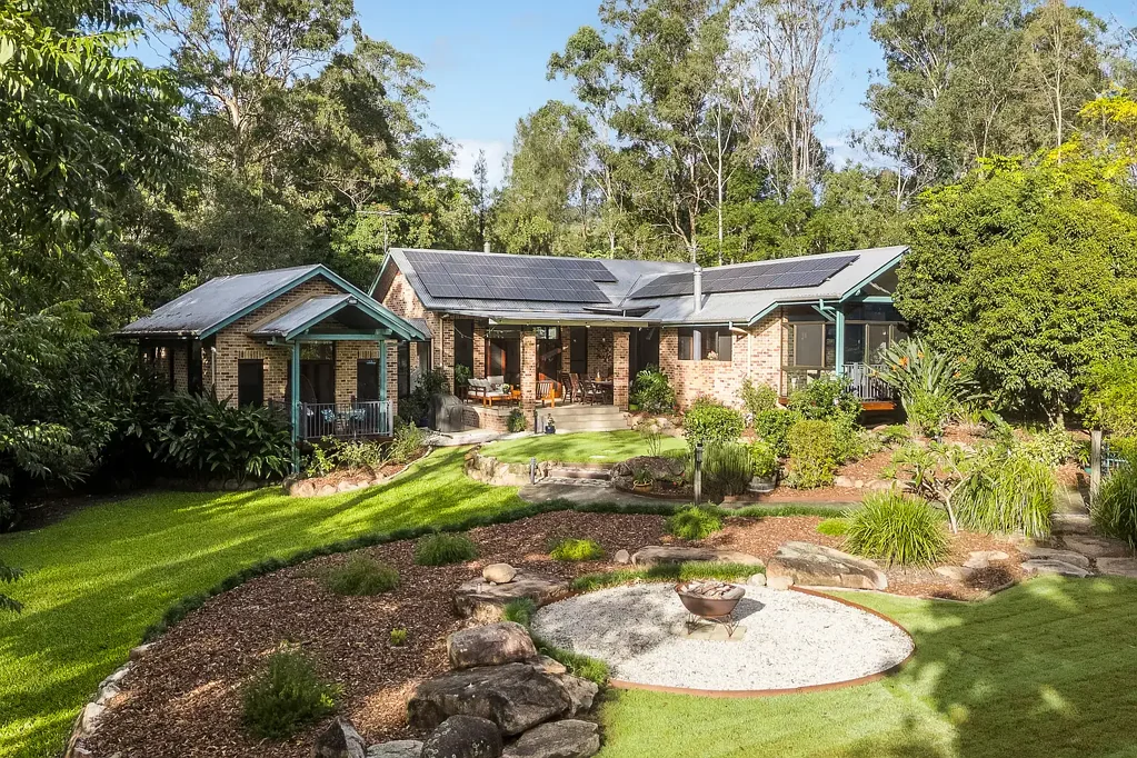 Wights Mountain 4બેડરૂમ Design and style in an architectural acreage retreat