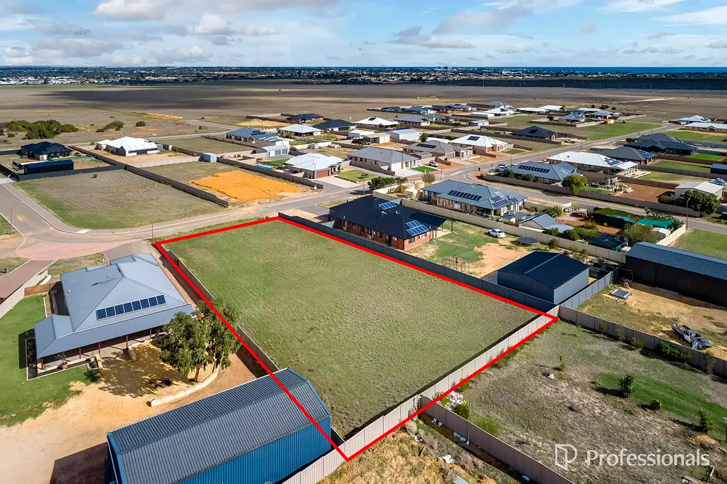 Moresby  Expansive Block in a Quiet, Leafy Setting