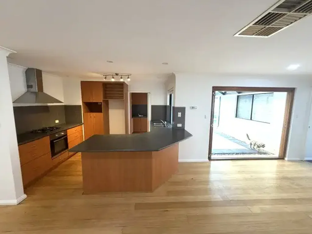 STUNNING 4x2 FAMILY HOME