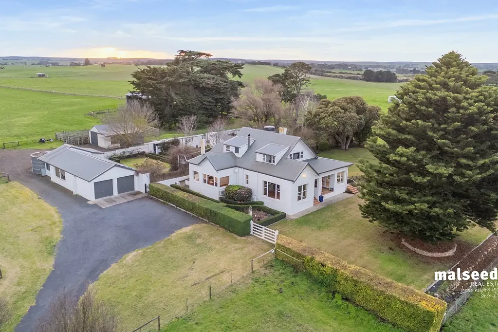 Moorak Premium Rural Living with Water Security - Approx 97,696kL Licence & Elegant Residence
