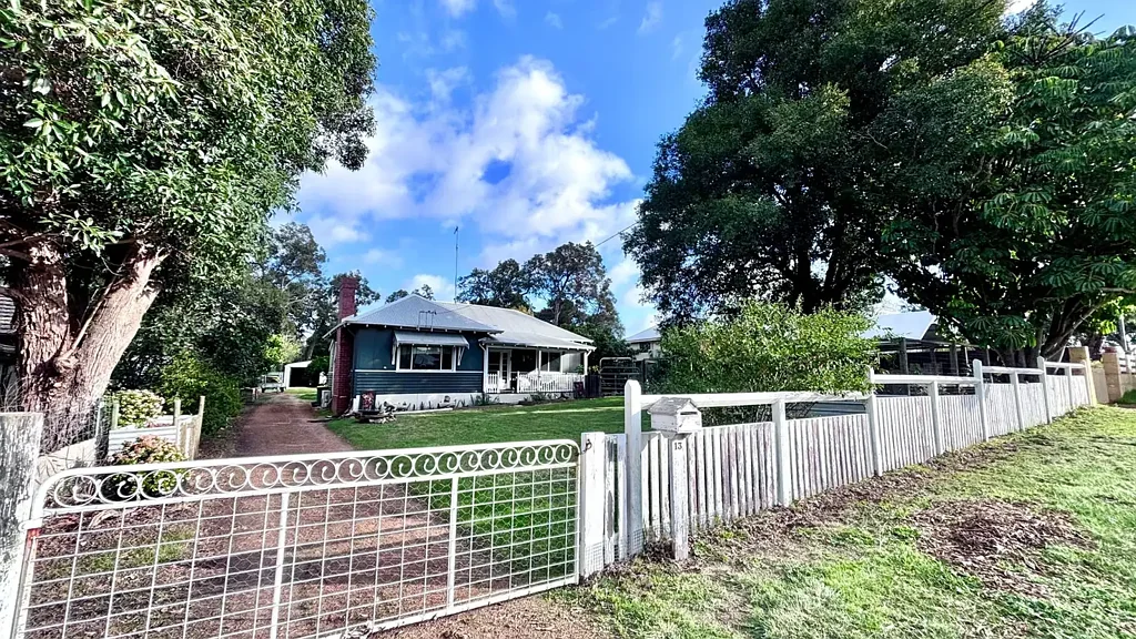 Waroona 2房  Character, Space & Endless Potential on 1,427m²