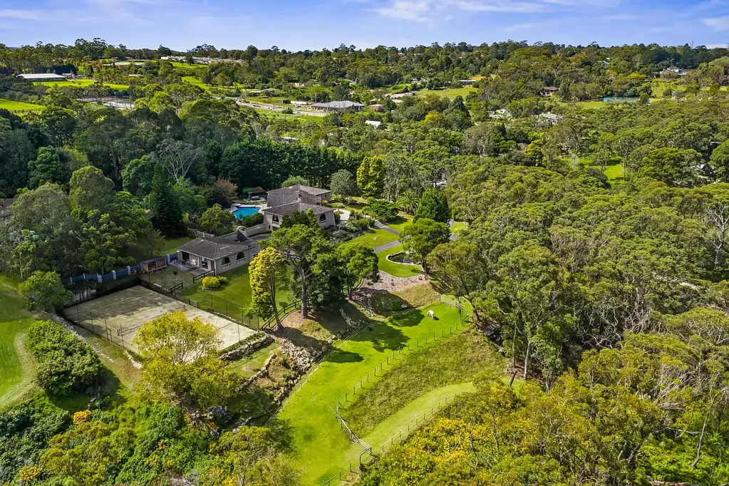 Terrey Hills 5Kwarto Villa Magari & Villa Magarina | An Exceptional 3.6 Acre Estate with Pool, Tennis & Equestrian Facilities