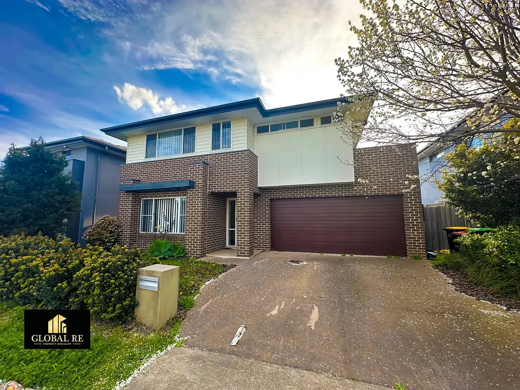 Immaculate Spacious 5-Bedroom House - 2 Minutes&apos; Drive From Ed Square Shopping Centre