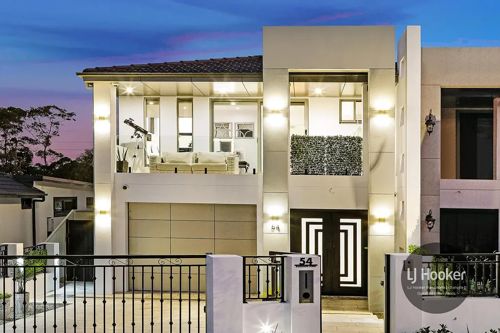 Guildford 4房  Stunning Luxury Duplex with Marble Elegance