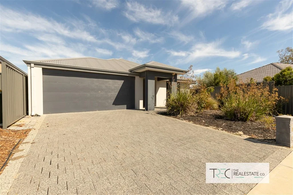 Charming Family Home in Erskine