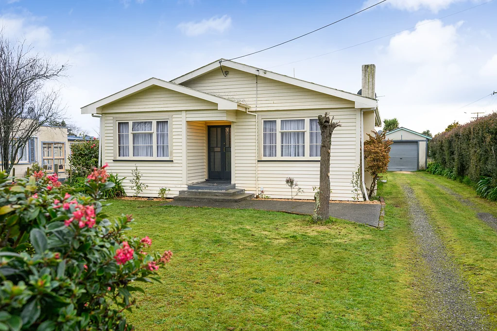 Feilding 2房  Unlock the potential - live in, do up, or develop