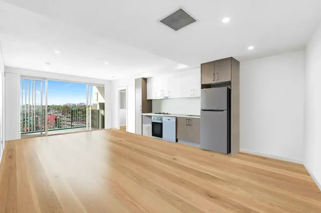 Spacious Apartment With Balcony In A great Location