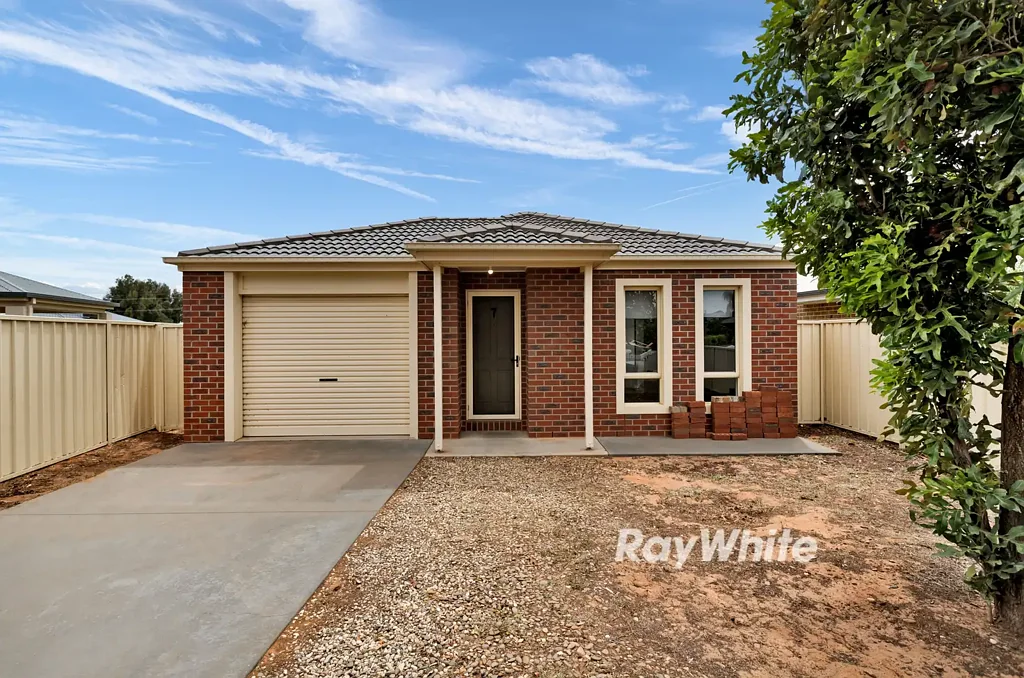 Welcome to Charming 3-Bedroom Family Home in Red Cliffs