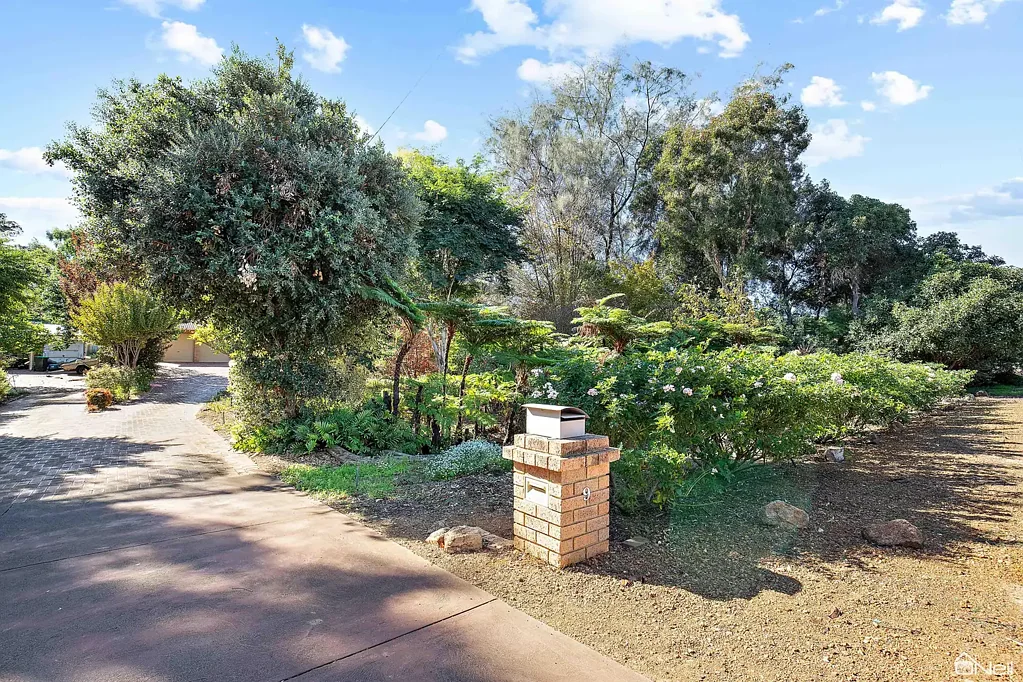 9 Rootes Road, Lesmurdie, WA 6076