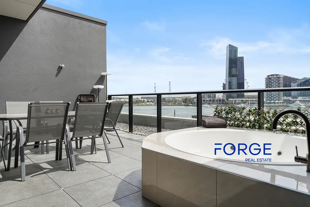Docklands 3غرفة نوم Luxury Waterfront Residence | A Perfect Blend of Modern Design and Unrivaled Views