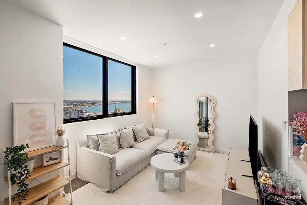 Newcastle 1Phòng ngủ Top-Floor Oceanfront Retreat – City Living with Beach Soul