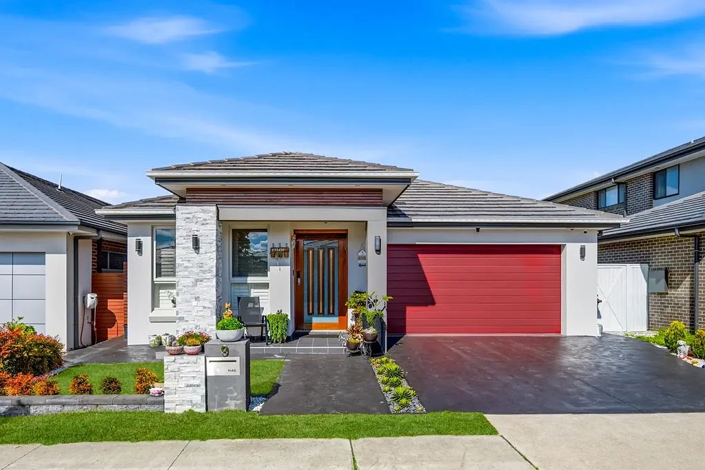 Oran Park 4Moenga Contemporary Family Living with Impressive Entertaining Spaces