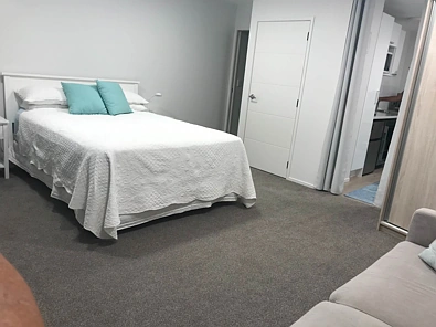 Studio for Rent – Great Location in Browns Bay