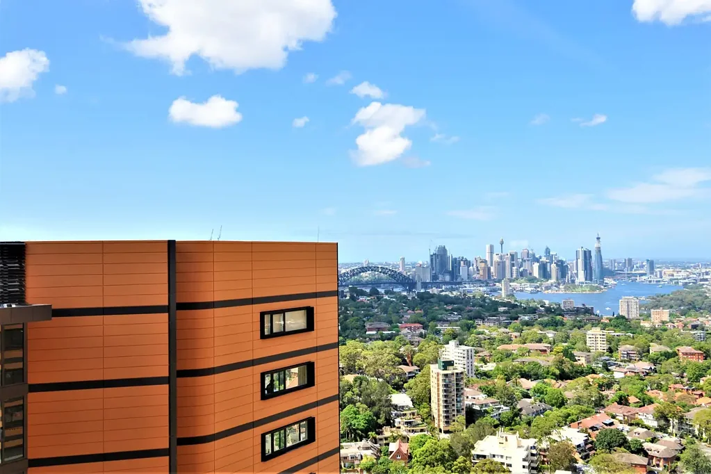 *** Deposit taken after 1st inspection *** Resort-Style 1-bedroom + Study with City/Sydney Harbour Bridge view