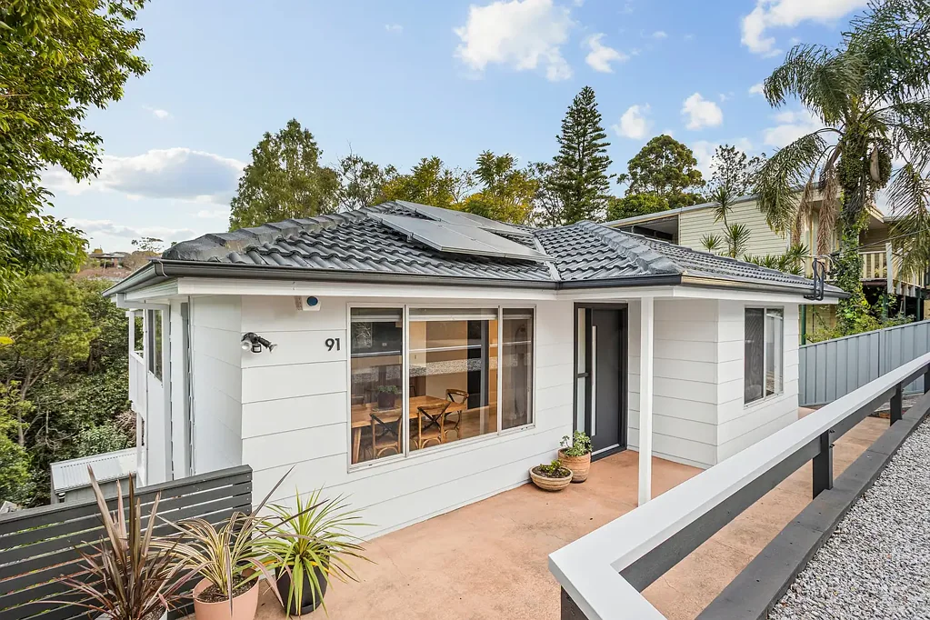 Farmborough Heights 3બેડરૂમ Elegant and immaculate dual-level family retreat
