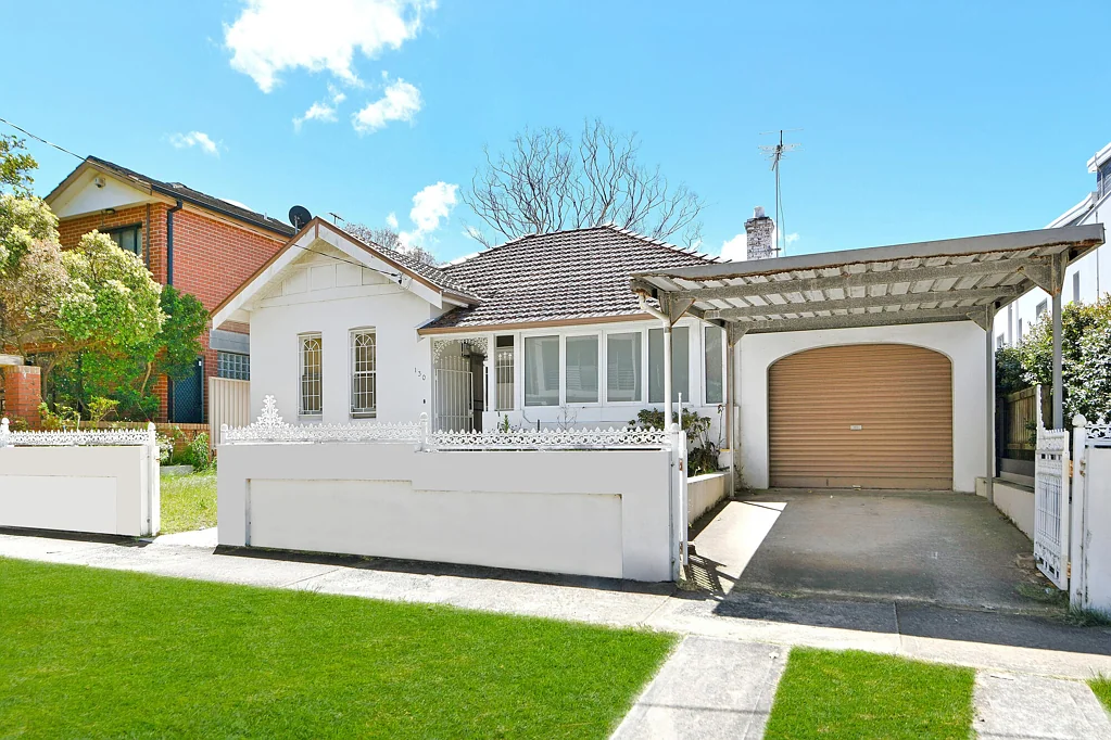 Maroubra 3कमरा Family Home with Exceptional Potential and R3 Zoning in a Landmark Maroubra LMR Location