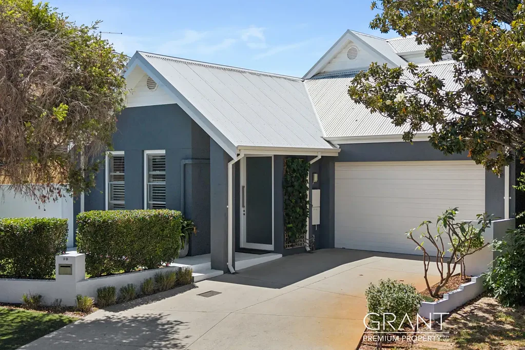 Brentwood 3બેડરૂમ Hamptons Luxury. Riverfront Lifestyle. A Rare Cul-de-Sac Gem.