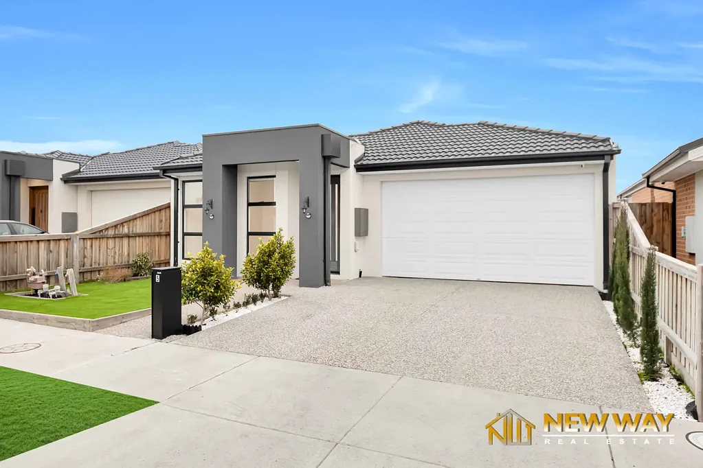 HOUSE FOR LEASE - 5 RADIATA ST BEVERIDGE