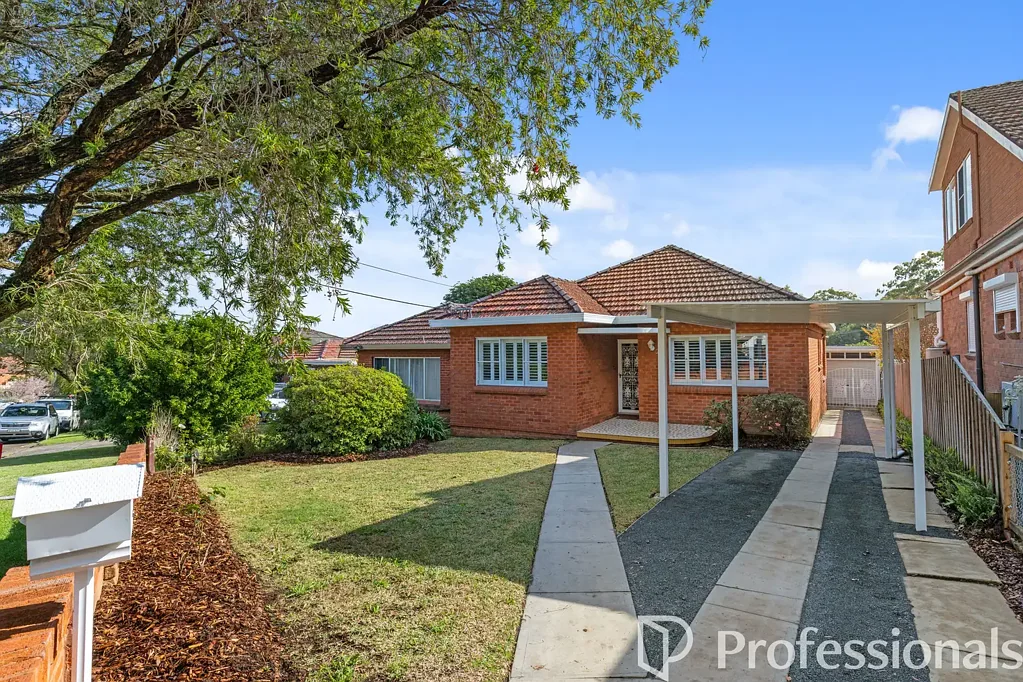 Narwee 3침실 Stunning 3 Bedroom Double Brick Home In A Quiet Blue Ribbon Location